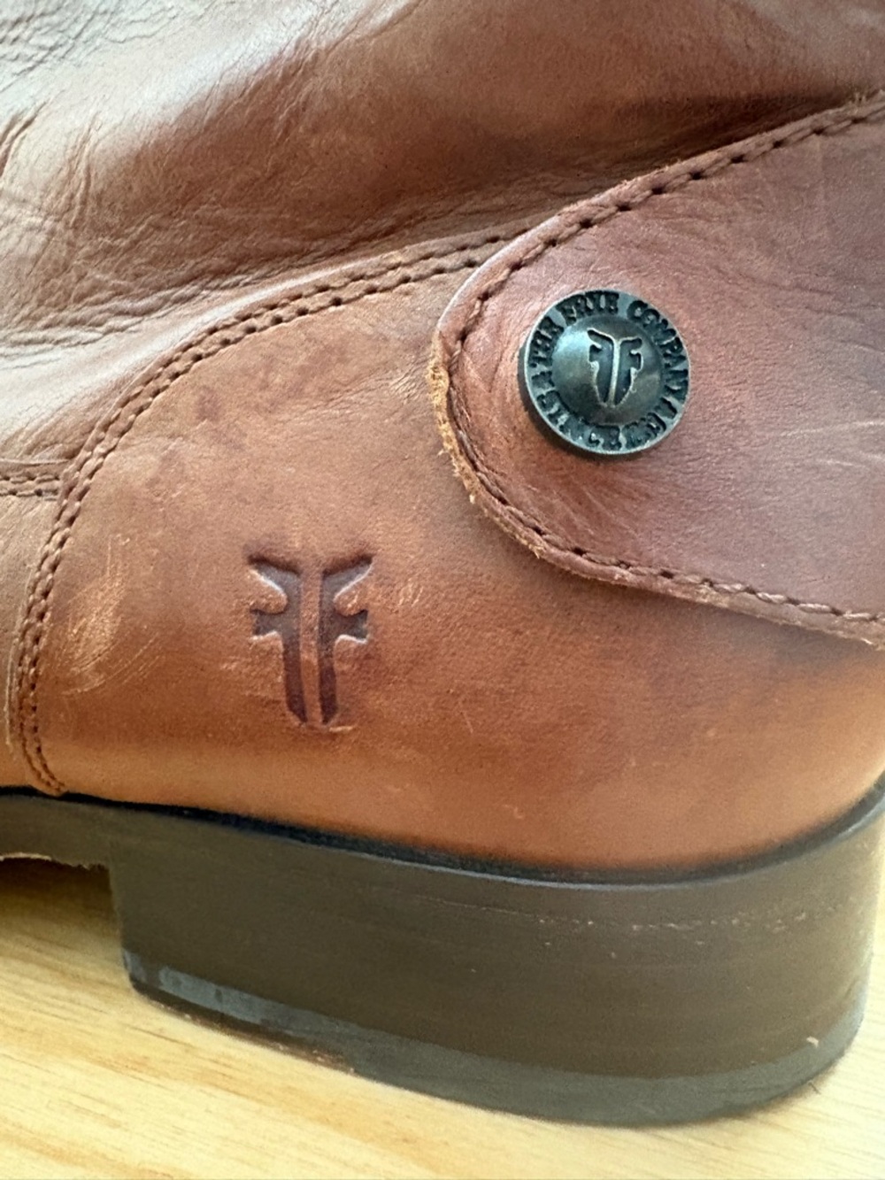 Frye Women’s Brown Leather Boot. Zipper back and Frye snap button. Sz 8